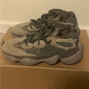Yeezy 500 clay brown brand new never worn
